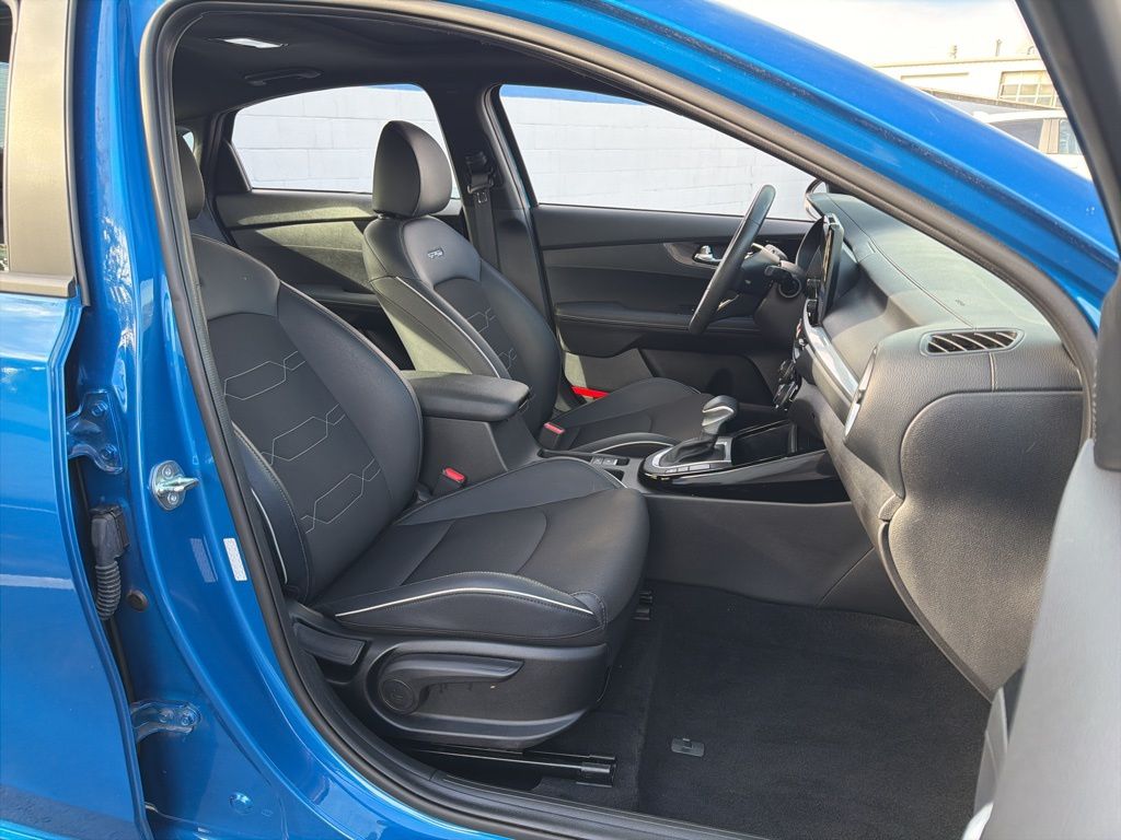 Thumbnail: 2023 Kia Forte - 25