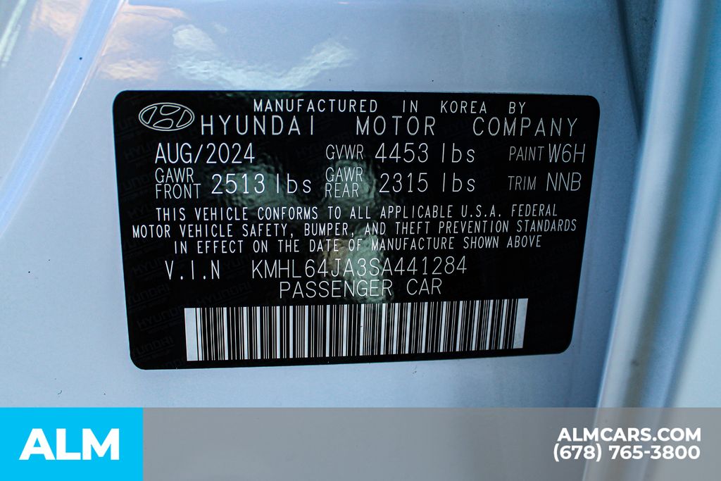 Used 2025 White Hyundai SEL image 40