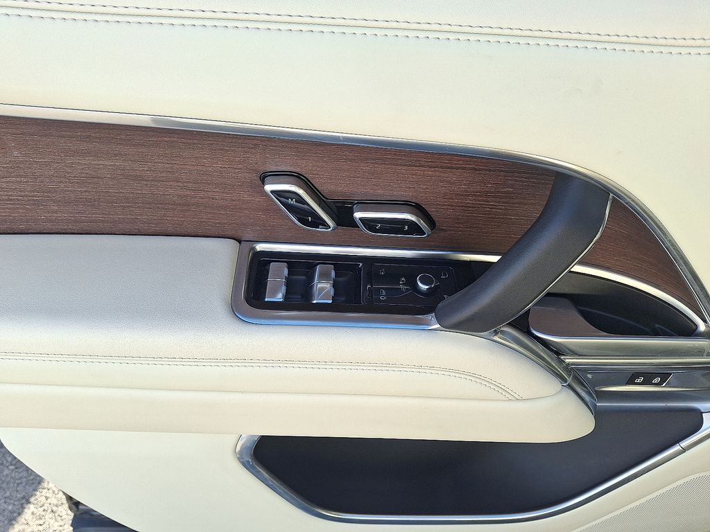 Thumbnail: 2023 Land Rover Range Rover - 12