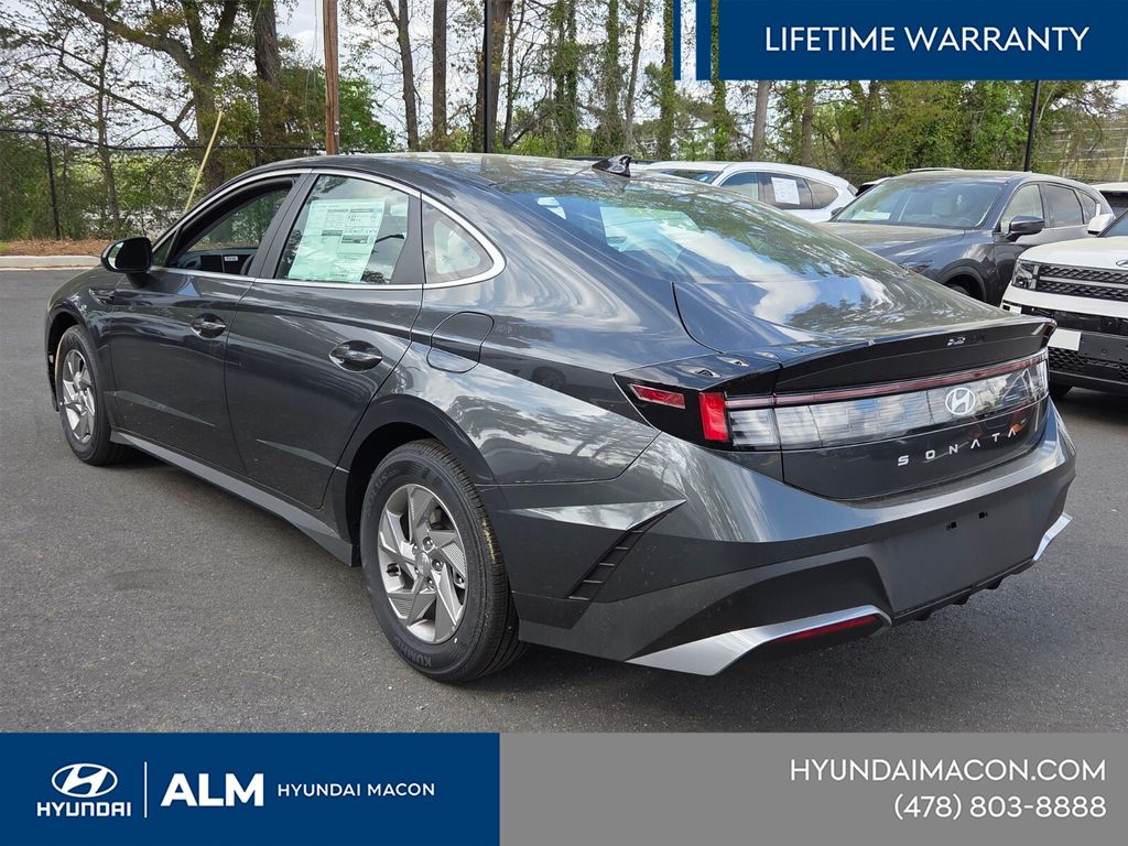 New 2026 Gray Hyundai SE image 4
