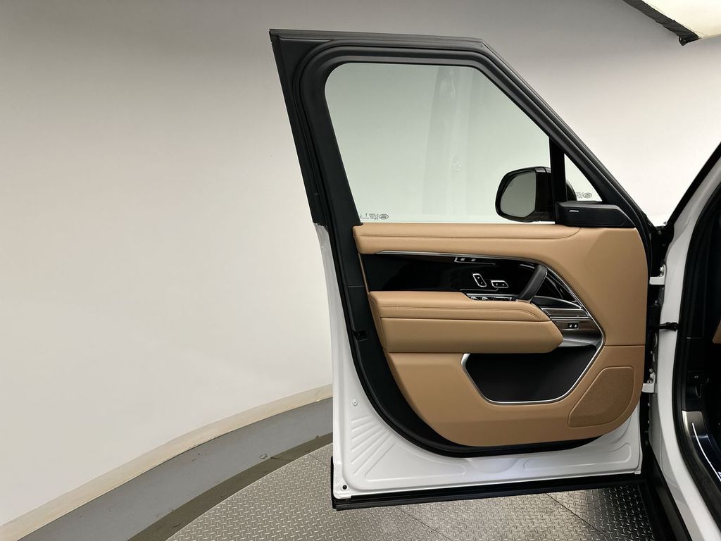 Thumbnail: 2025 Land Rover Range Rover - 9