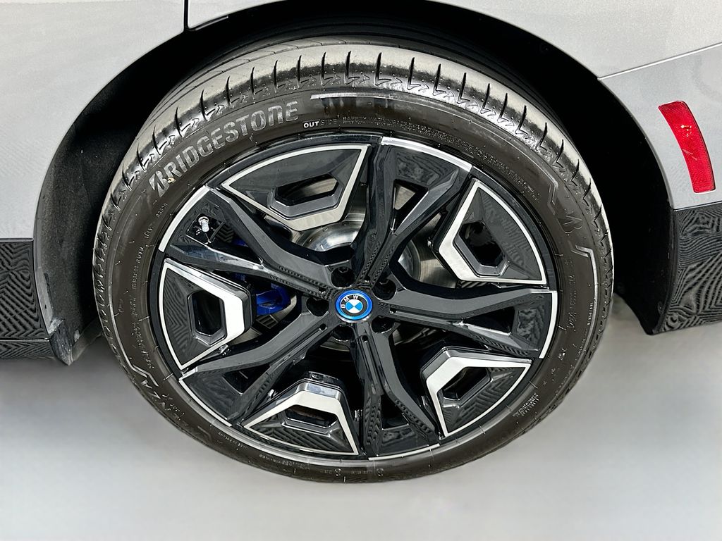Thumbnail: 2024 BMW iX - 31