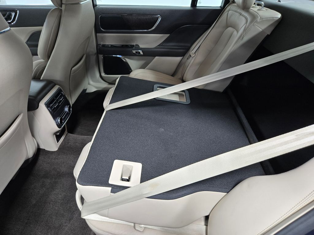 2017 Lincoln Continental Reserve - Photo 37