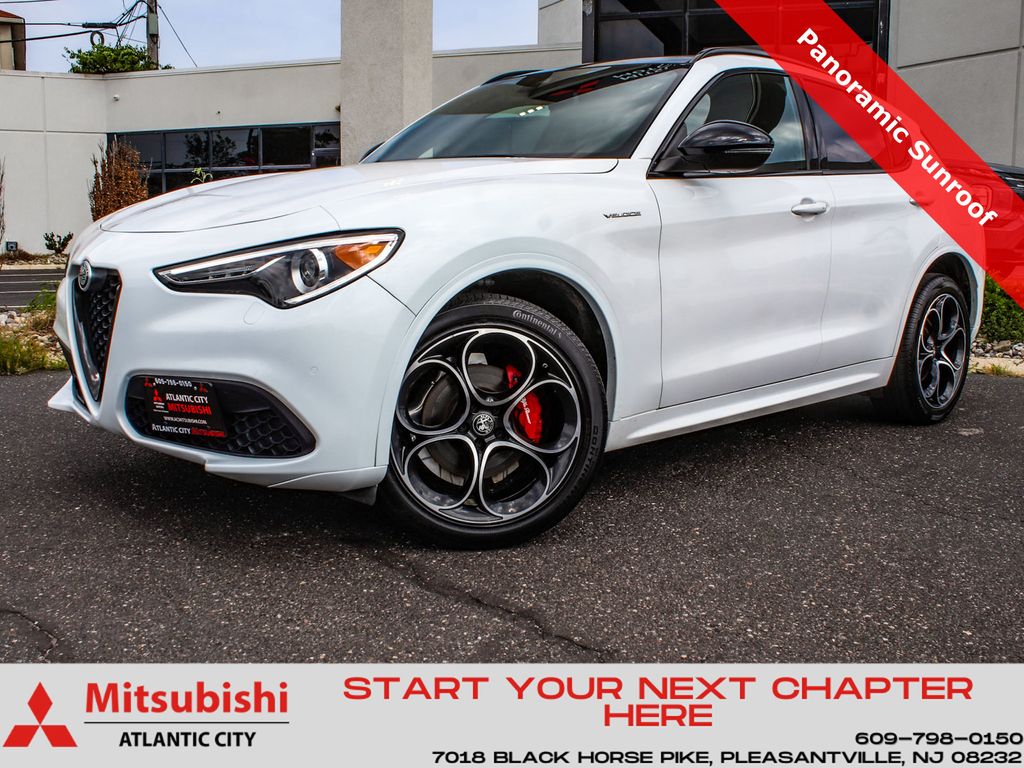 Alfa White 2023 Alfa Romeo Stelvio SUV / Crossover All-Wheel Drive 8-Speed Automatic
