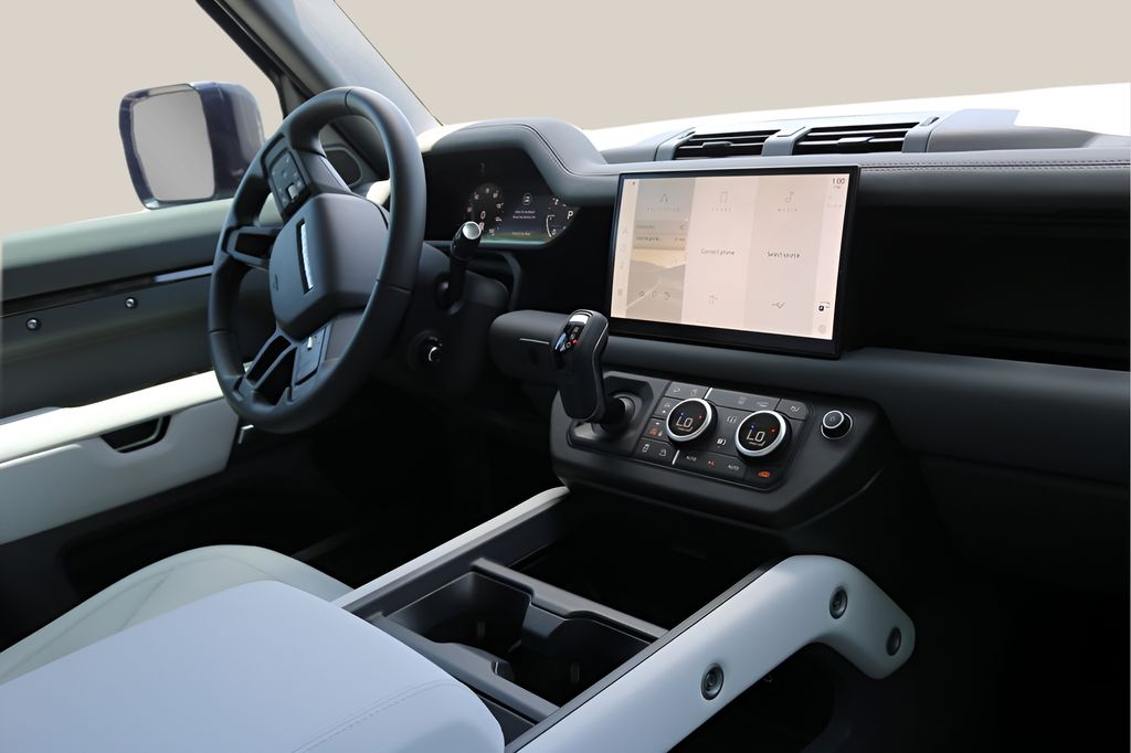Used 2025  Land Rover X-Dynamic SE image 20