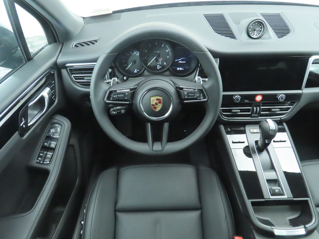 Thumbnail: 2025 Porsche Macan - 13