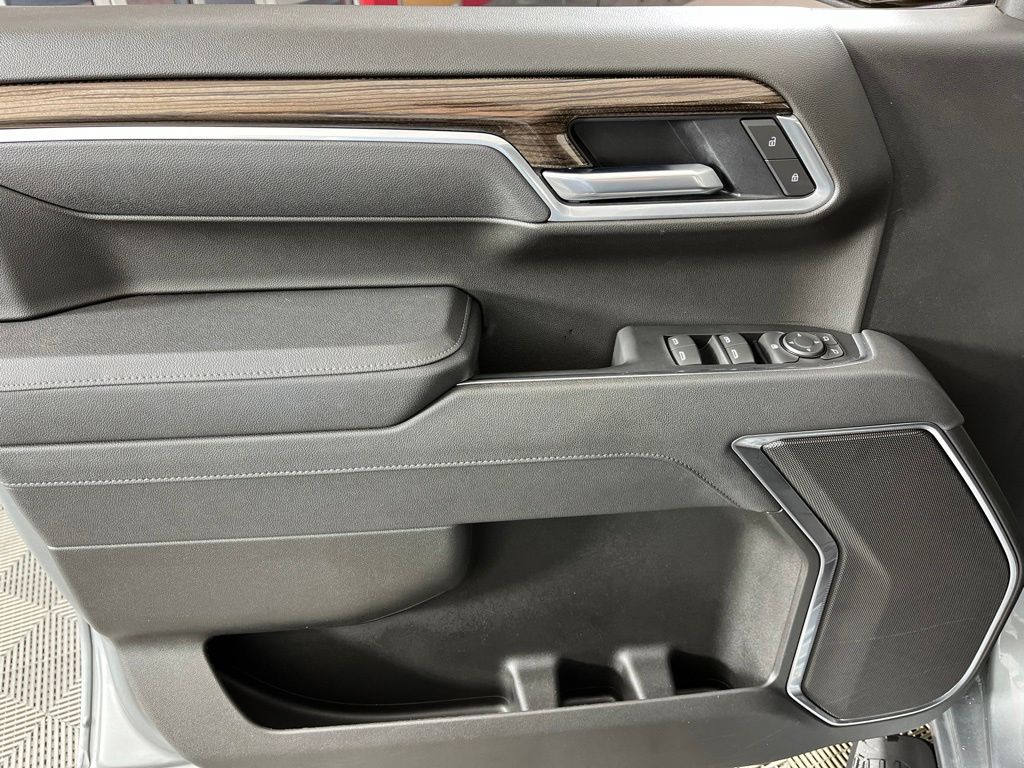 Thumbnail: 2026 Chevrolet Silverado 1500 - 27