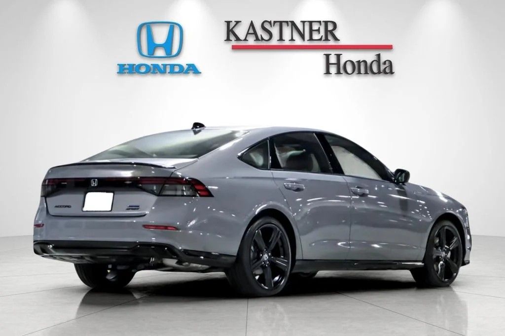 New 2026 Urban Gray Pearl Honda Sport-L image 4