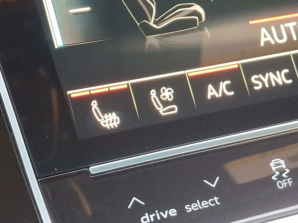 Thumbnail: 2023 Audi RS Q8 - 26