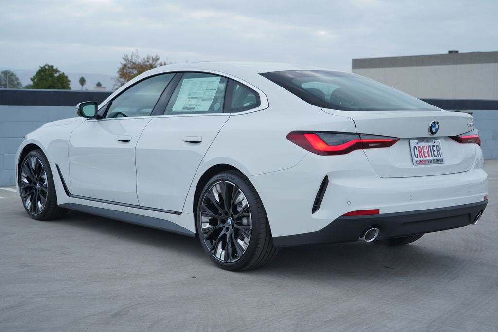 Thumbnail: 2027 BMW 4 Series - 9