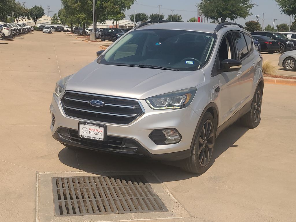 Ingot Silver 2017 Ford Escape SUV / Crossover Front-Wheel Drive 6-Speed Automatic