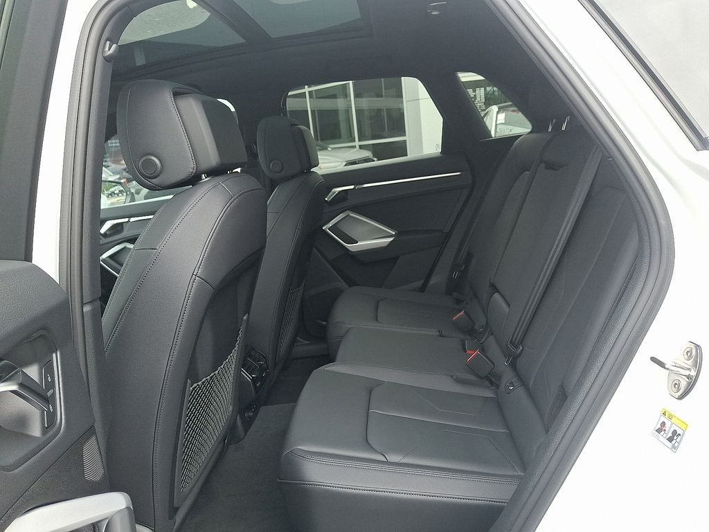 Thumbnail: 2025 Audi Q3 - 10