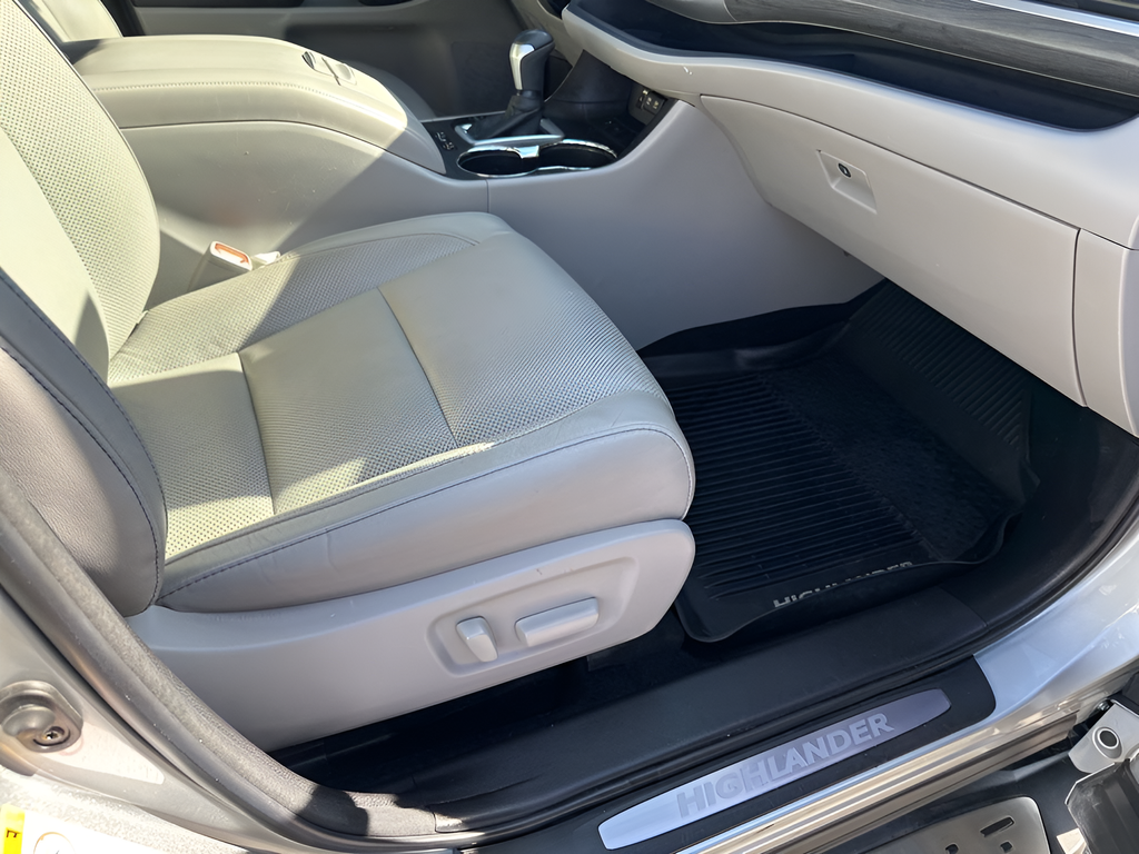 Used Car 2018 Toyota Highlander  For Sale Under $30,000 In Austin, Texas