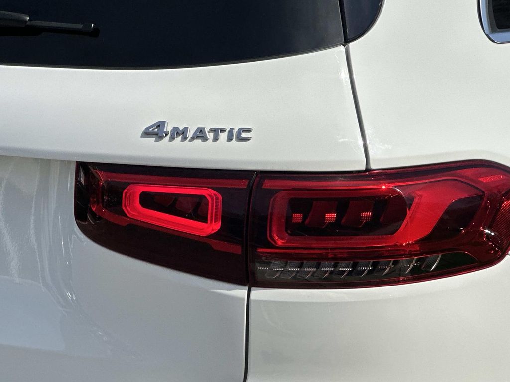 Thumbnail: 2022 Mercedes-Benz GLB - 12