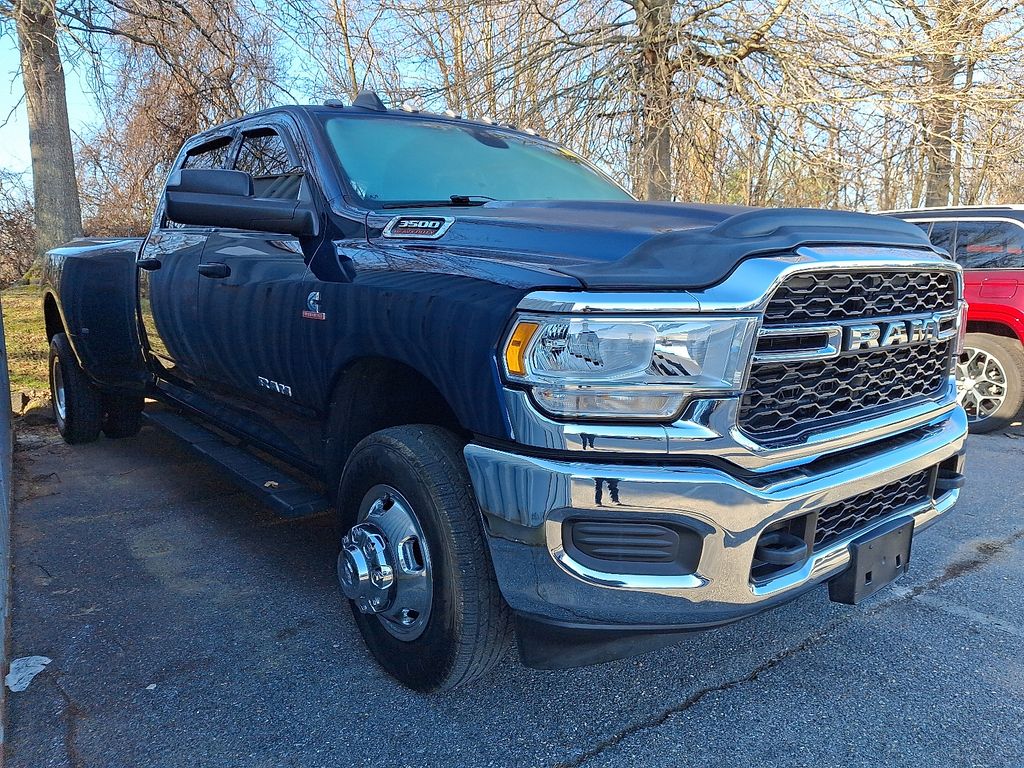 2022 RAM 3500 Tradesman Crew Cab LB DRW 4WD