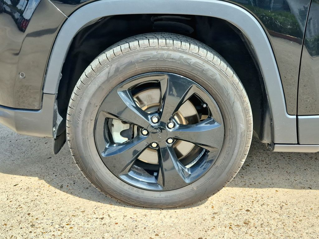 2023 Jeep Cherokee Altitude Black at Community Toyota