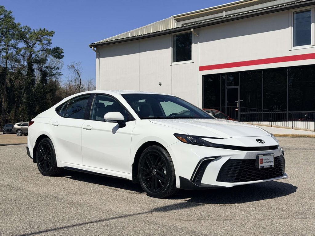 2025 Toyota Camry SE FWD