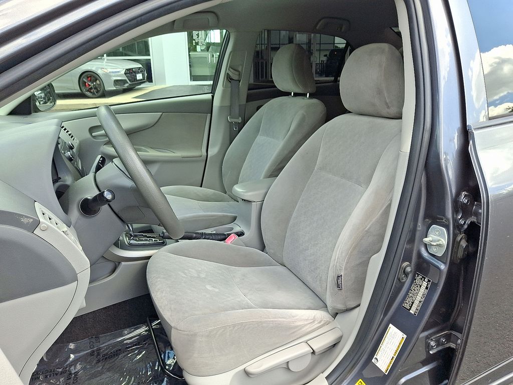 Thumbnail: 2010 Toyota Corolla - 13