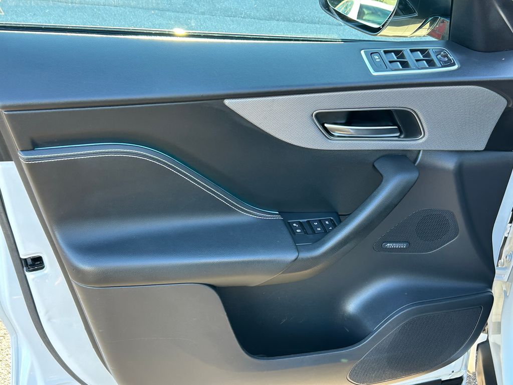 Thumbnail: 2019 Jaguar F-Pace - 11