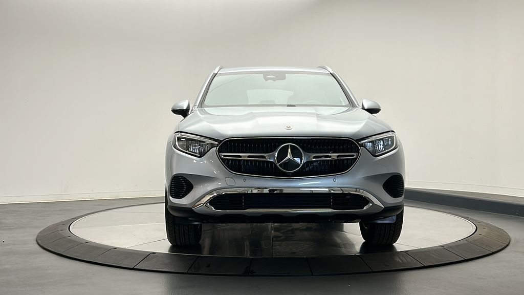 2025 Mercedes-Benz GLC 300 2