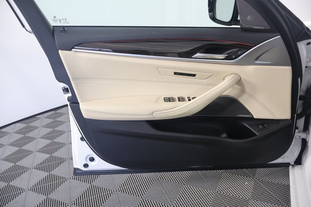 Thumbnail: 2023 BMW 5 Series - 12