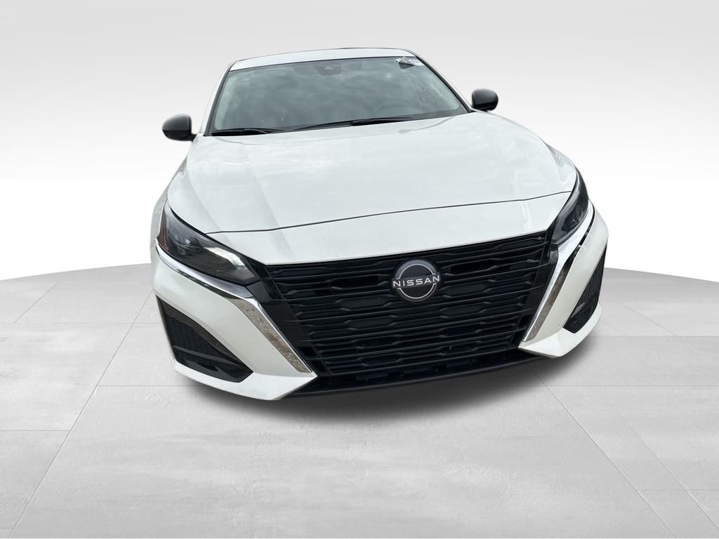 2024 Glacier White Nissan Altima 2.5 S FWD Sedan