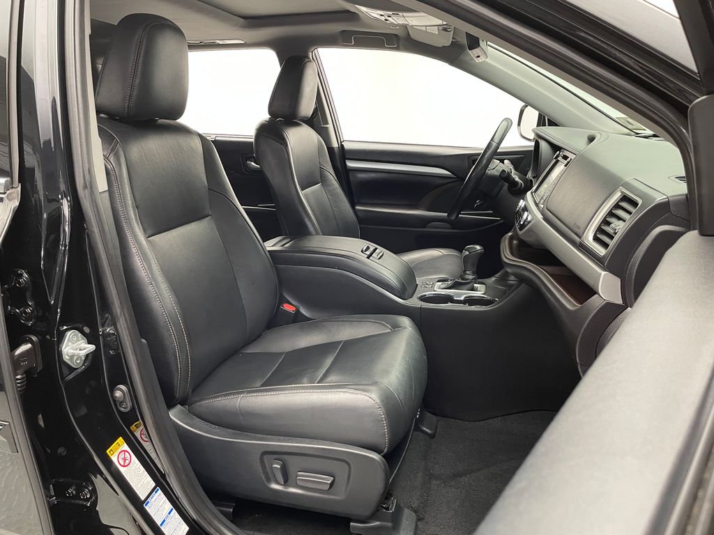 2019 Toyota Highlander XLE 18