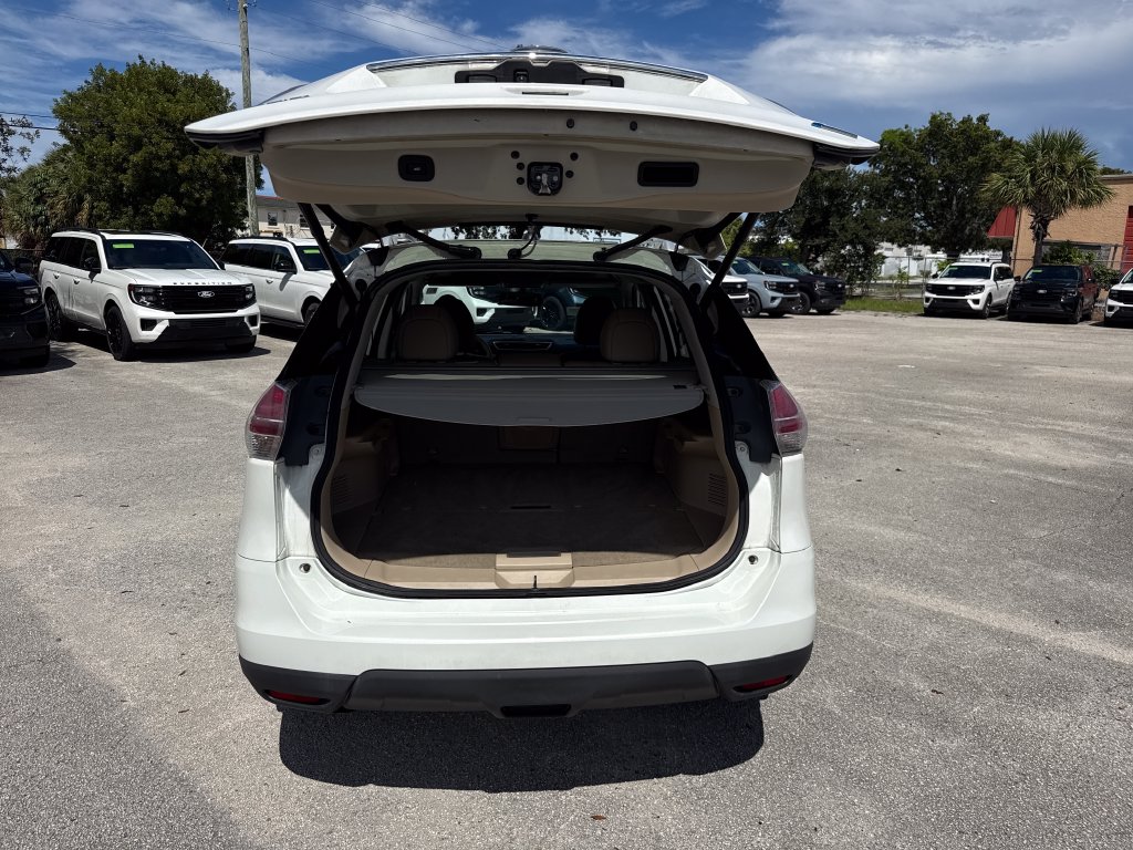 Used 2014 White Nissan SL image 31