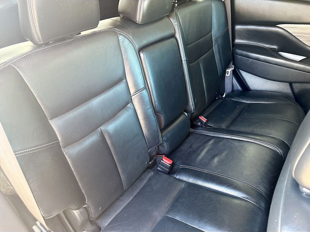 Used 2016 Black Nissan Platinum image 28