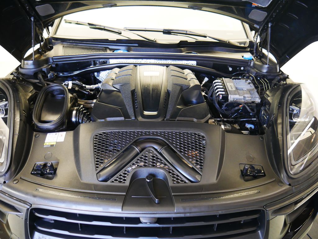 Thumbnail: 2022 Porsche Macan - 12