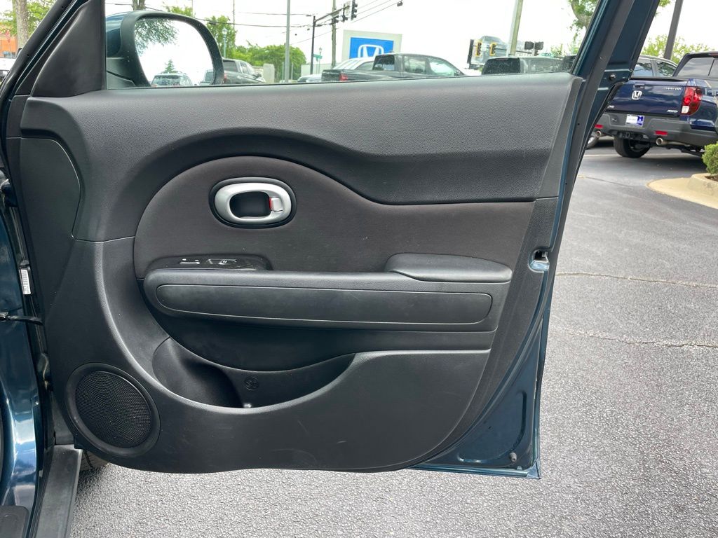Thumbnail: 2017 Kia Soul - 27