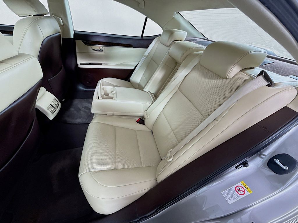 Thumbnail: 2017 Lexus ES - 25
