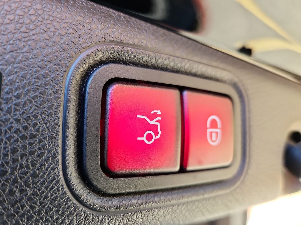 Thumbnail: 2023 Mercedes-Benz E-Class - 30