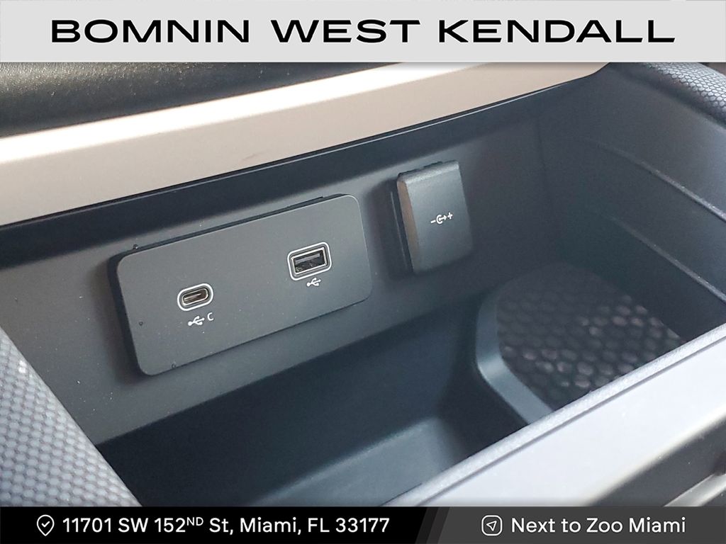 2022 Land Rover Defender 110 X-Dynamic HSE photo