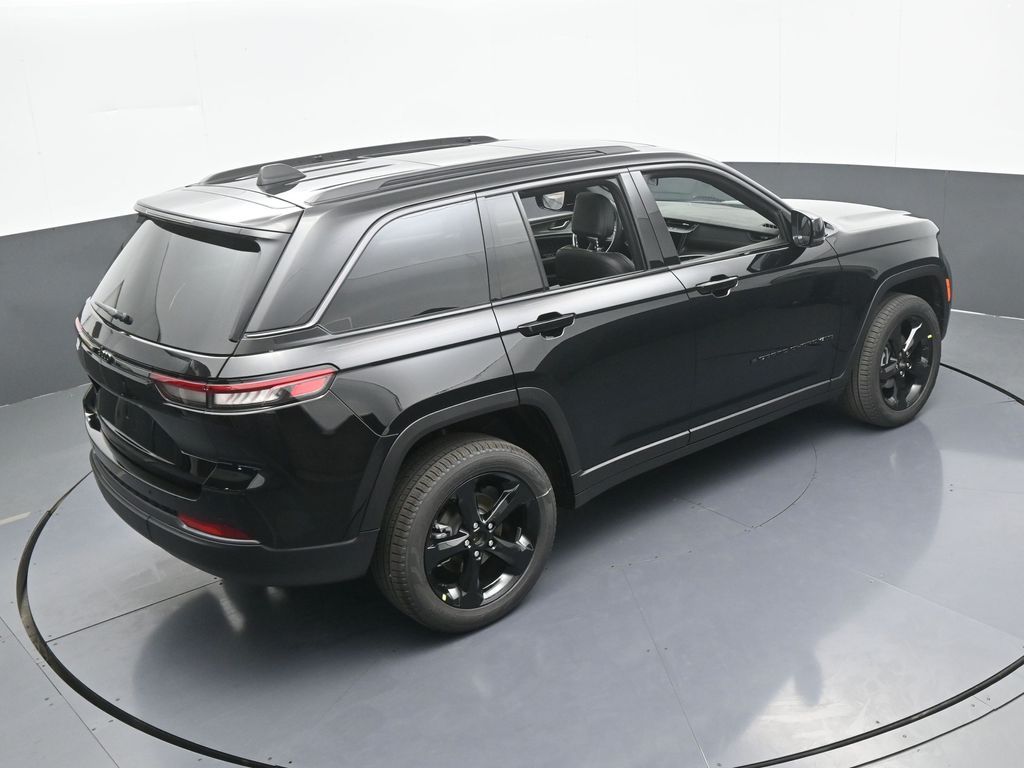 New 2026 Diamond Black Crystal Pearlcoat Jeep Limited image 46