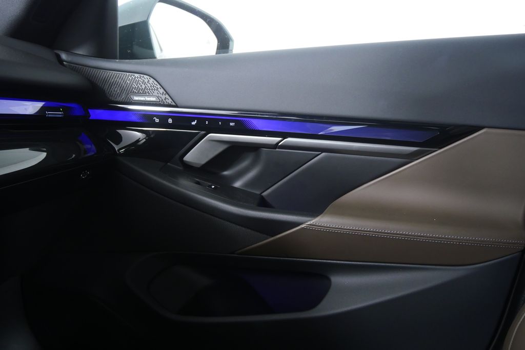 Thumbnail: 2025 BMW i5 - 29