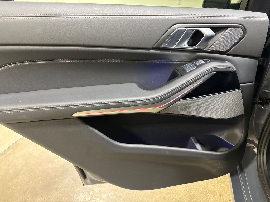 Used 2023  BMW xDrive40i image 20