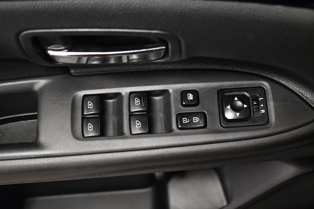 Thumbnail: 2019 Mitsubishi Outlander - 16