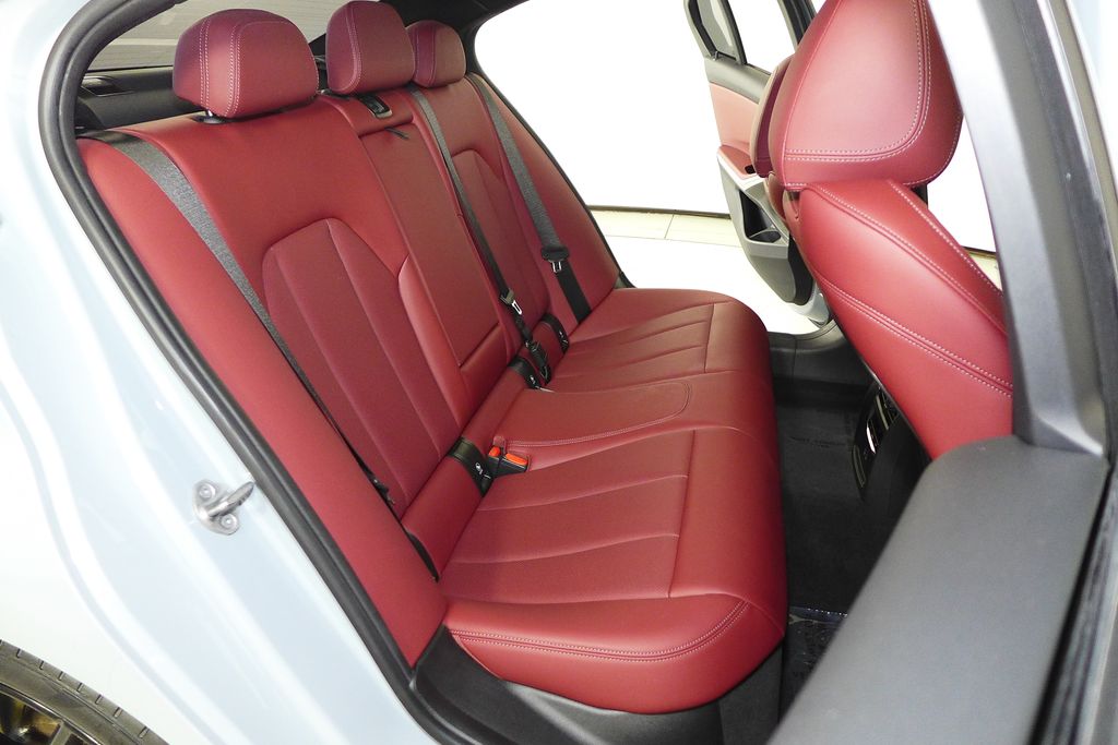 Thumbnail: 2023 BMW 3 Series - 20