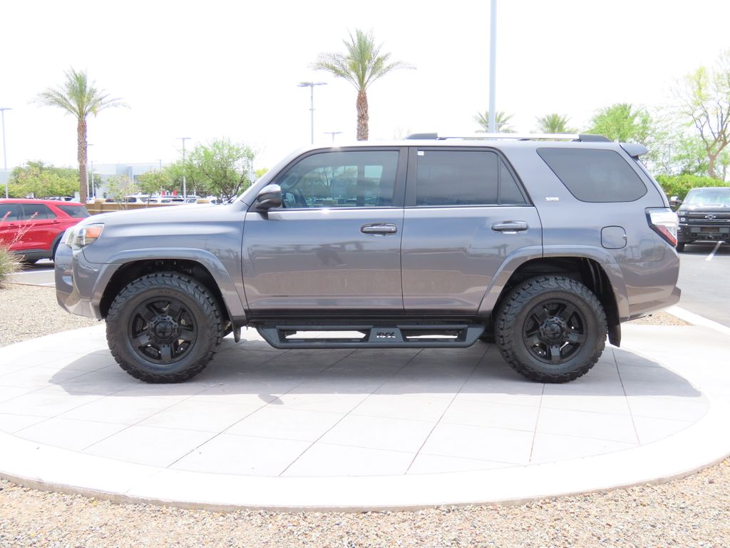 2020 Toyota 4Runner SR5 8