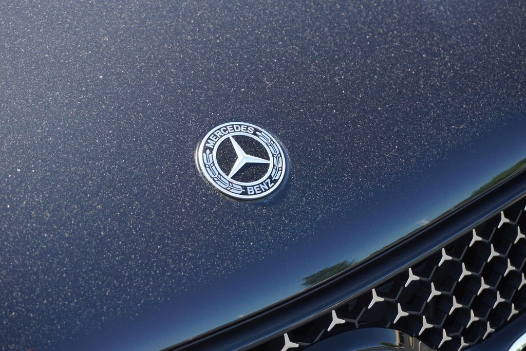2025 Mercedes-Benz GLC 300 9