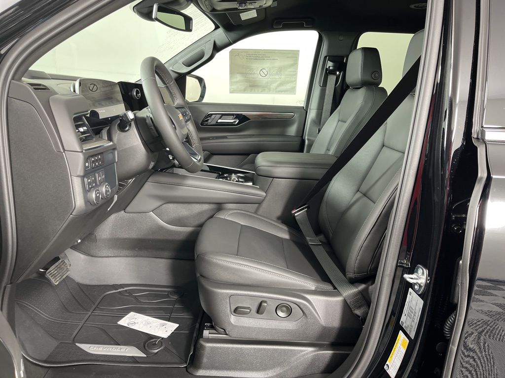 Thumbnail: 2025 Chevrolet Suburban - 25