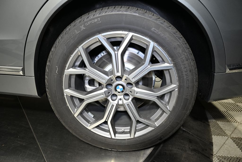 Thumbnail: 2026 BMW X7 - 12