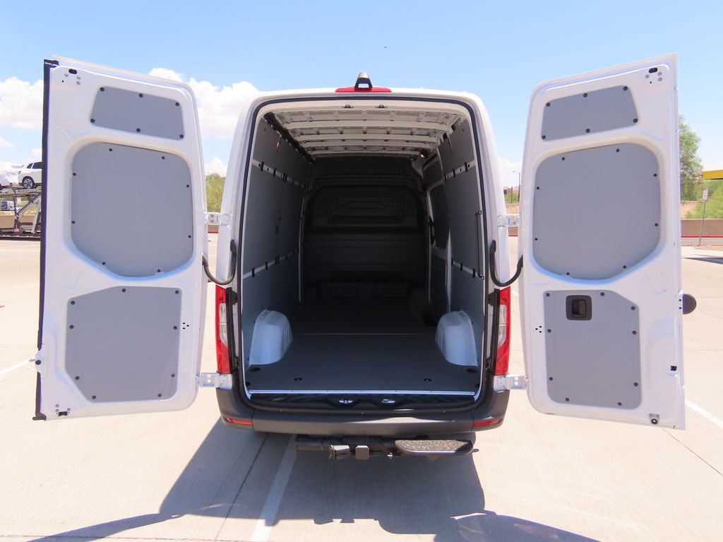 Thumbnail: 2025 Mercedes-Benz Sprinter - 28