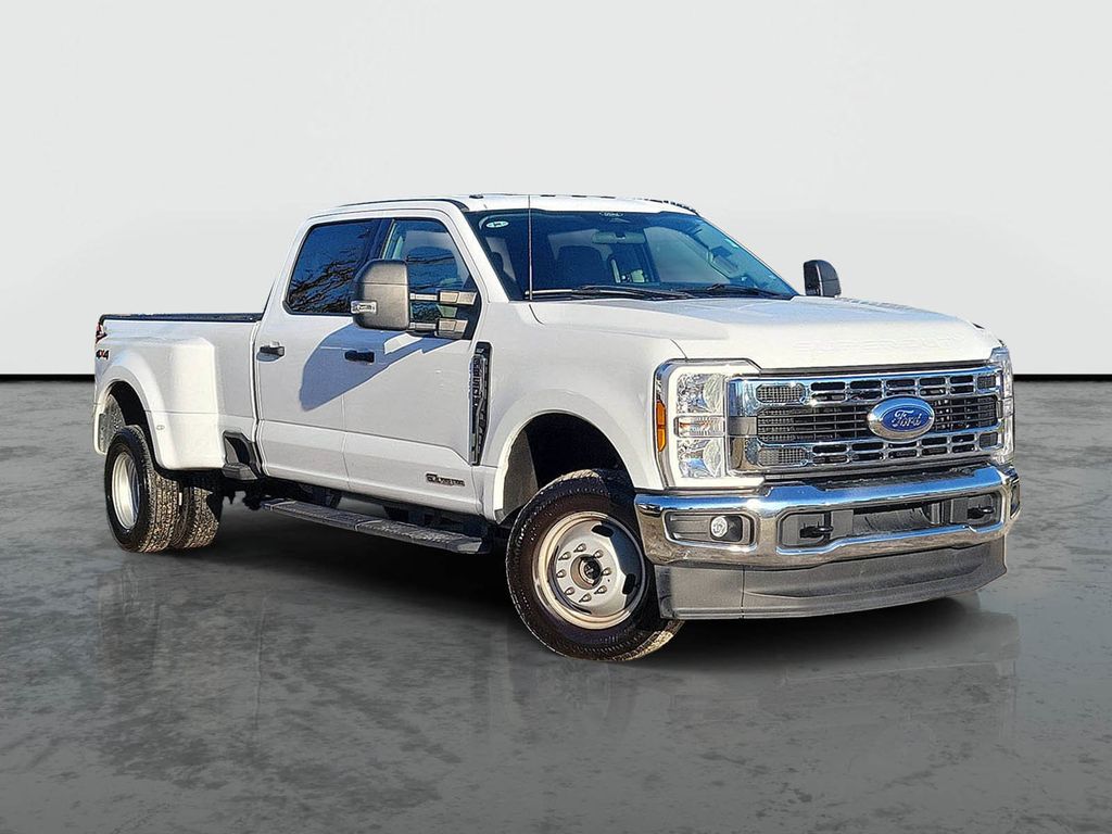 Oxford White 2024 Ford F-350 Super Duty XLT Crew Cab LB DRW 4WD Pickup Truck Four-Wheel Drive Automatic