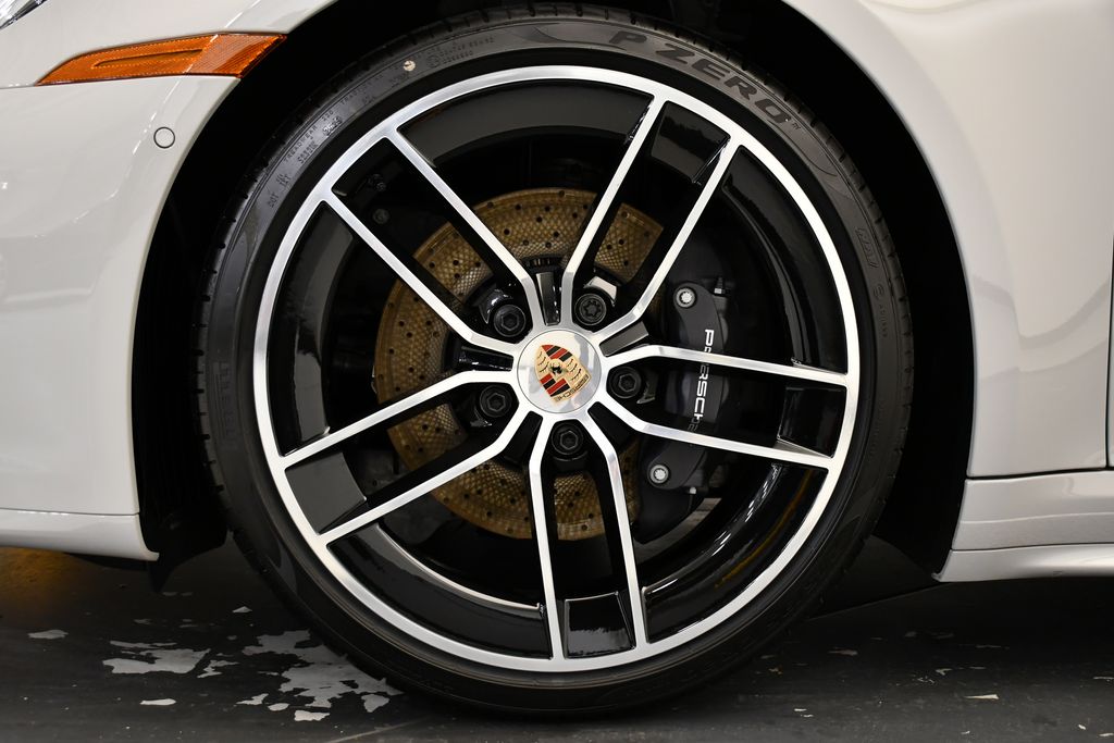 Thumbnail: 2026 Porsche 911 - 16