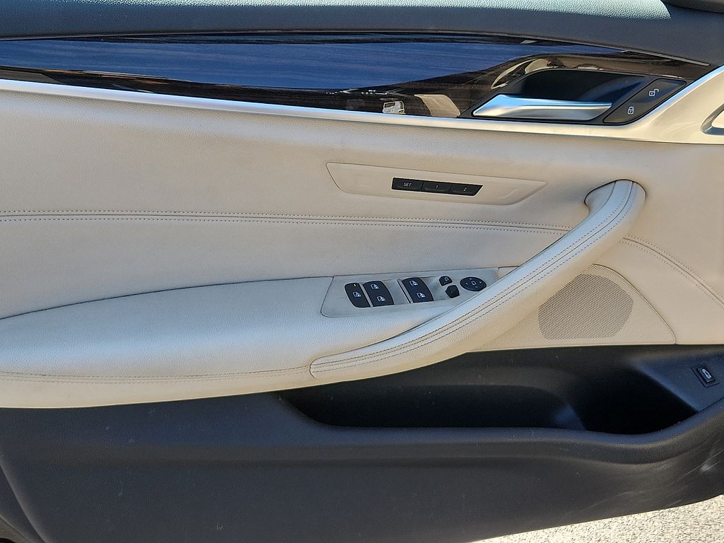 Thumbnail: 2017 BMW 5 Series - 12