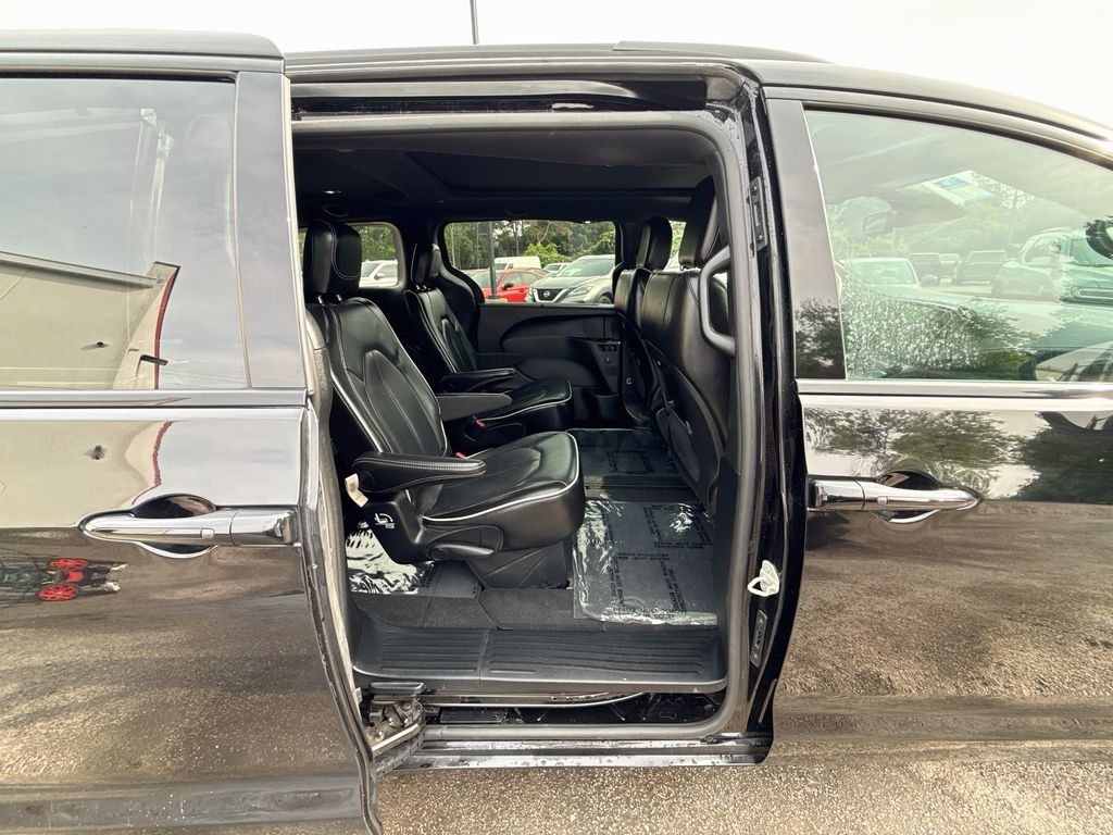 2025 Chrysler Pacifica Limited Black at Toyota of Victoria