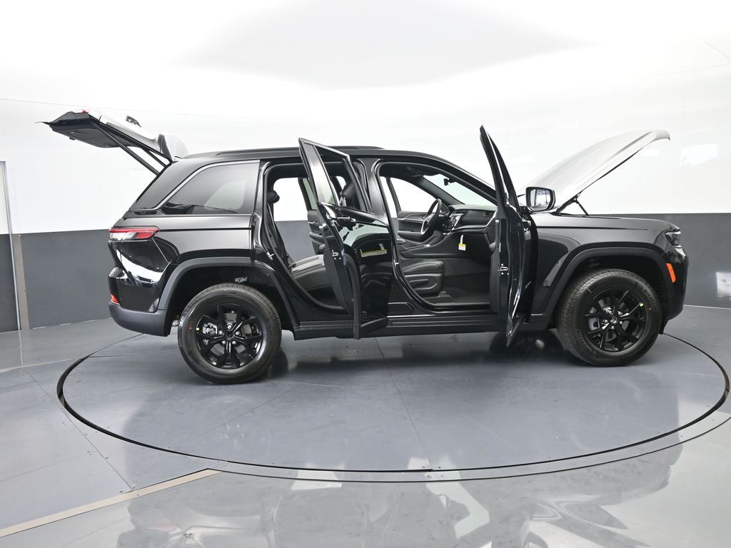 New 2026 Diamond Black Crystal Pearlcoat Jeep Laredo image 66