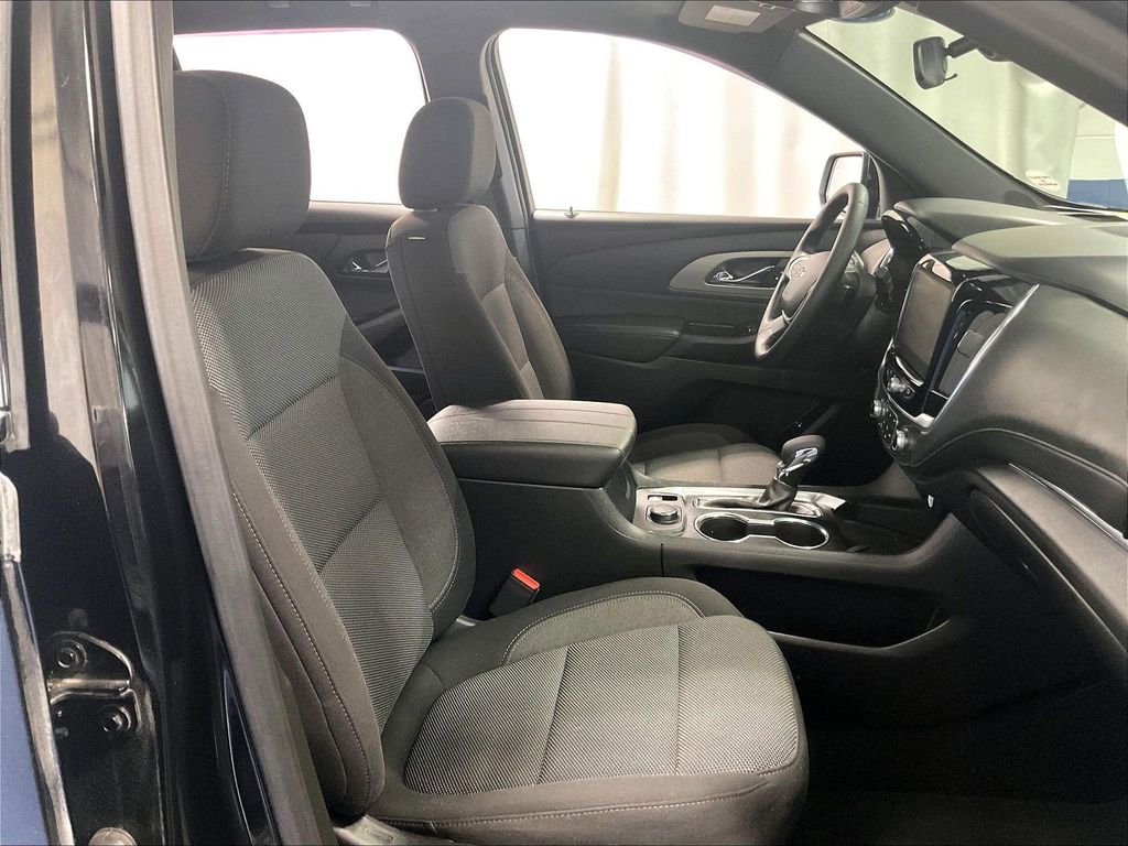 2023 Chevrolet Traverse — photo 11